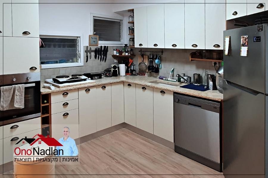 דירת ארבעה חדרים למכירה בקרית אונו